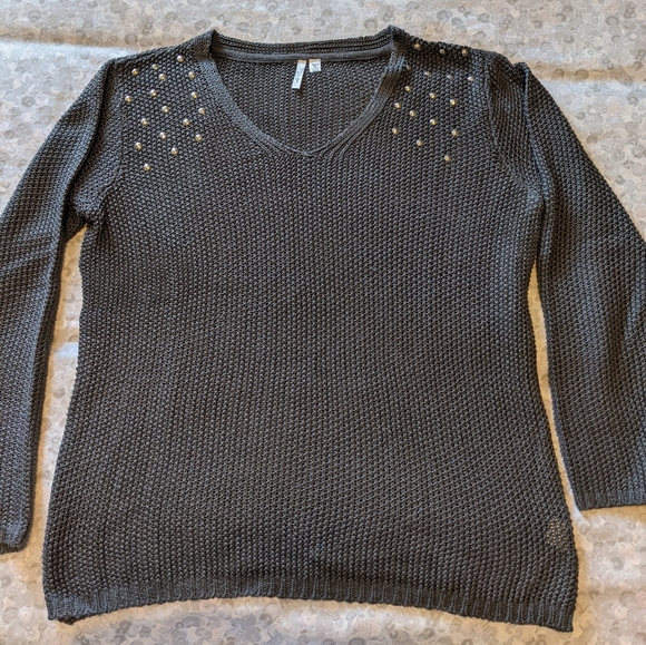 Gray open weave v-neck sweater with silver beaded embellishments- size medium - Picture 6 of 7